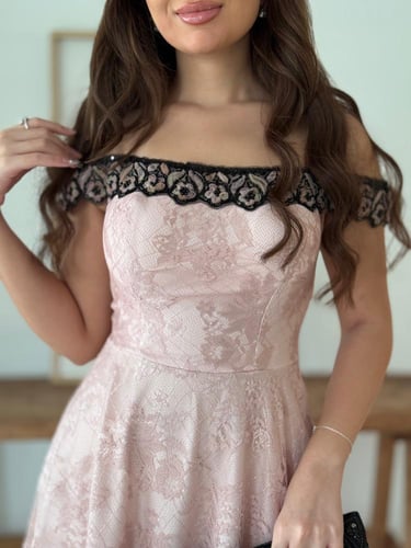 فستان اوف شولدر بنكي من الدانتيل