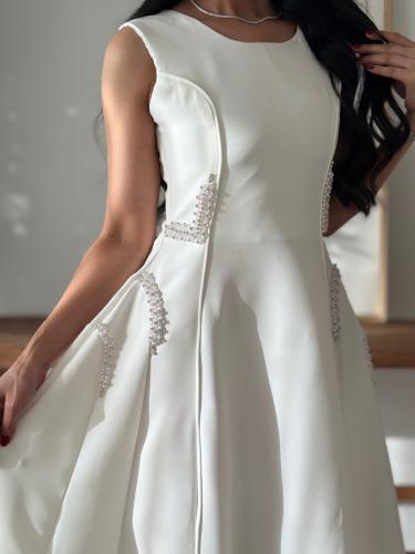 فستان اوف وايت ناعم بخرز