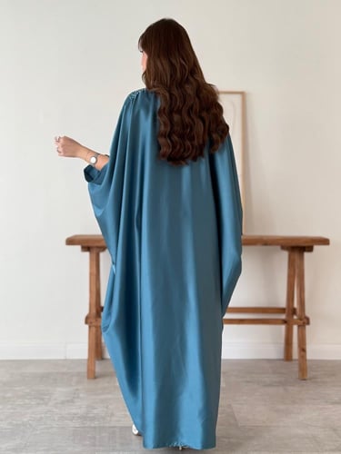 جلابية حرير بتفاصيل ترتر