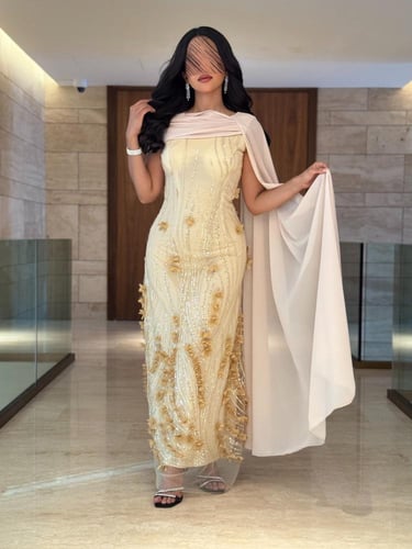 فستان: سهرة مورد مع شال شيفون