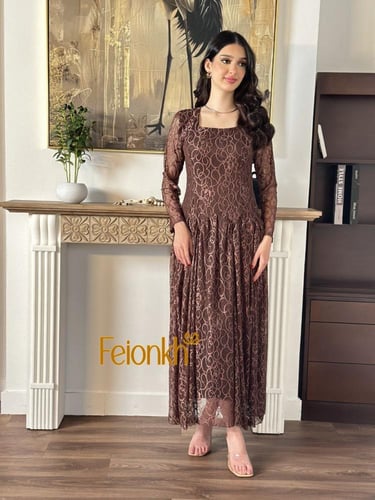 فستان: دانتيل لون موكأ ناعم