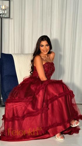 فستان: تل احمر ناعم