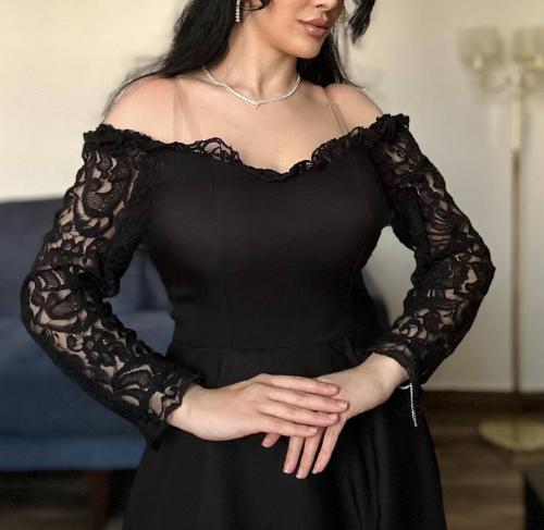 فستان: اسود ملكي اكمام دانتيل