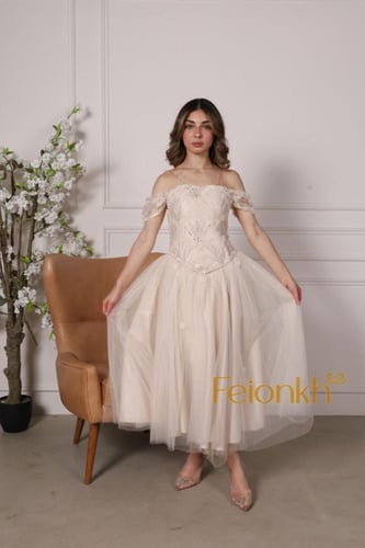 فستان:بيج تل مع تطريز يدوي انيق