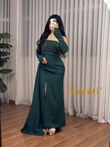 فستان اخضر تطريز يدوي في الصدر والاكمام