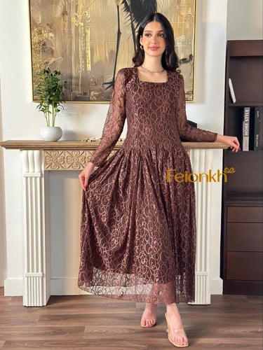 فستان: دانتيل لون موكأ ناعم