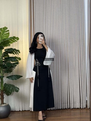 فستان اسود وابيض