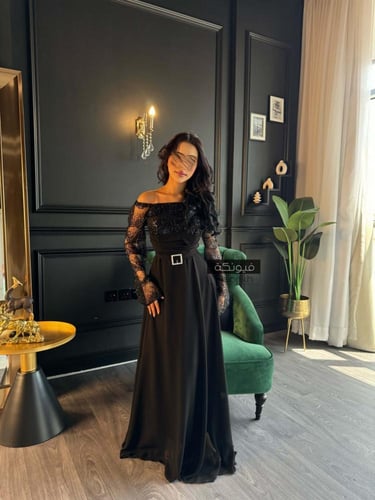 فستان اسود طويل كم مطرز