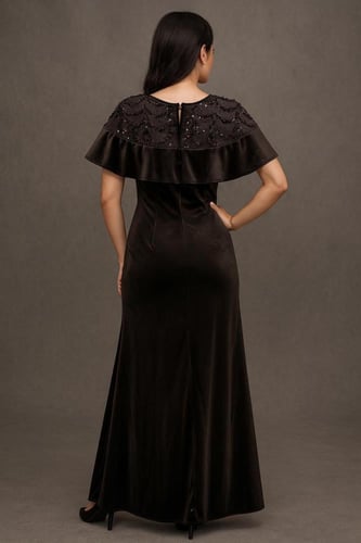 فستان مخمل مع دانتيل مطرز