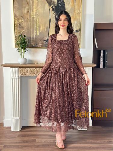 فستان: دانتيل لون موكأ ناعم