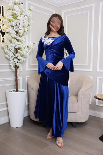 فستان نيلي ساتر بتطريز