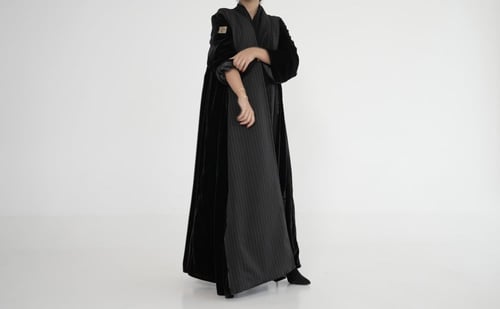 عباية مخمل اسود
