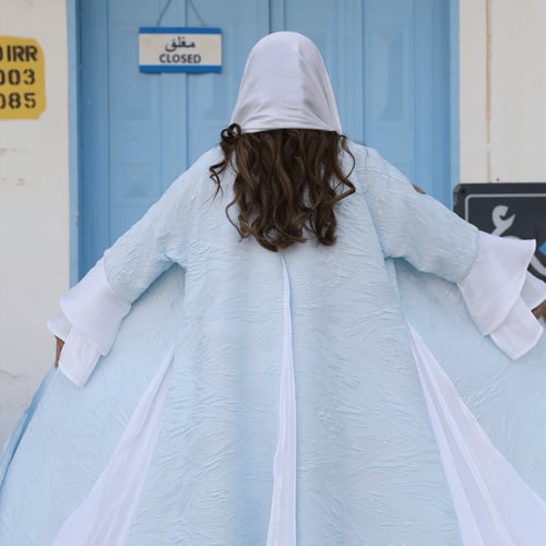 عباية مسائية ابيض بقماش مطرز