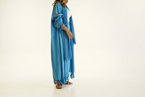 عباية زرقاء فاتح بقماش اللنن