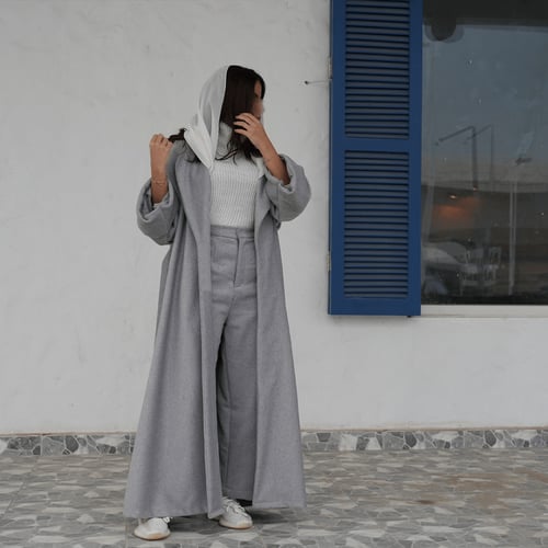 عباية شتوية بقماش الجوخ بتصميم واسع ومميز