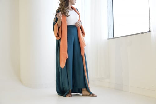 عبايات اكمام واسعه بقماش كريب