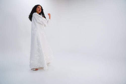 عباية بقماش الشيفون مع كلفه الورود