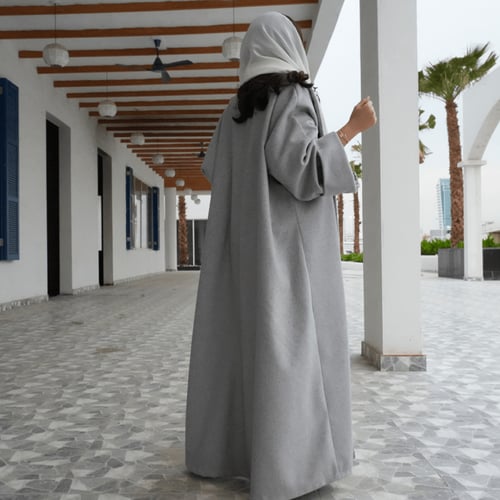 عباية شتوية بقماش الجوخ بتصميم واسع ومميز