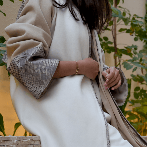 عباية شتوية كولوش مصممة من قماش الجوخ