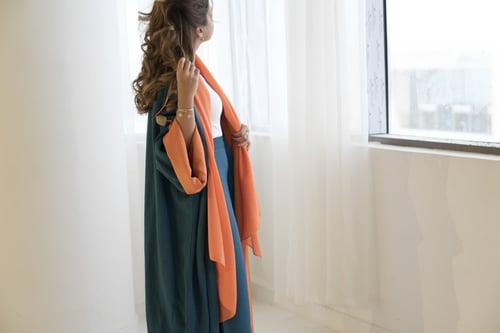 عبايات اكمام واسعه بقماش كريب