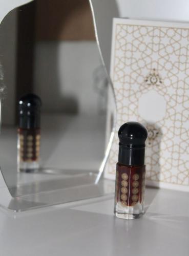 دهن عود كلاكاس الذهب الخالص ربع توله