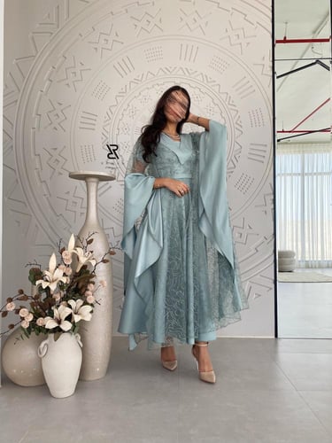 فستان تيفاني مطرز بقصه مميزه