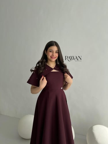 فستان عنابي مع شك