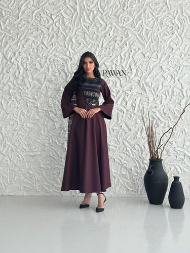 فستان بورغندي بتطريز مميز