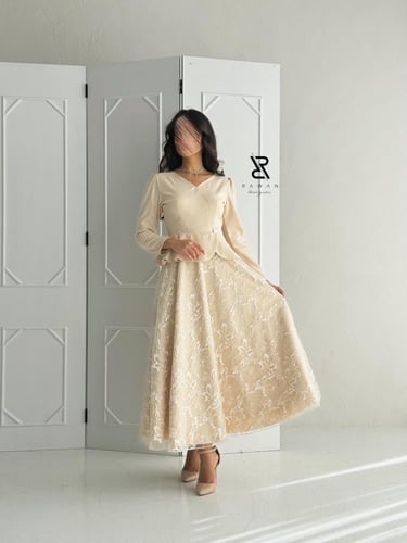 فستان بيج بقصه خصر انيقه