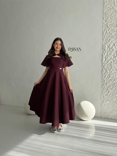 فستان عنابي مع شك