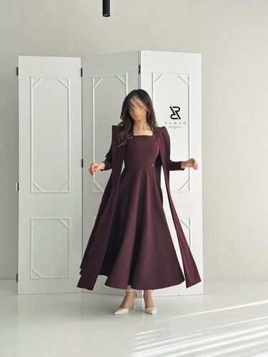 فستان برغندي بتفاصيل شك