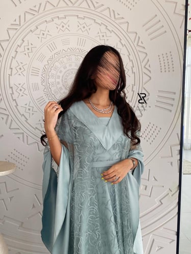 فستان تيفاني مطرز بقصه مميزه