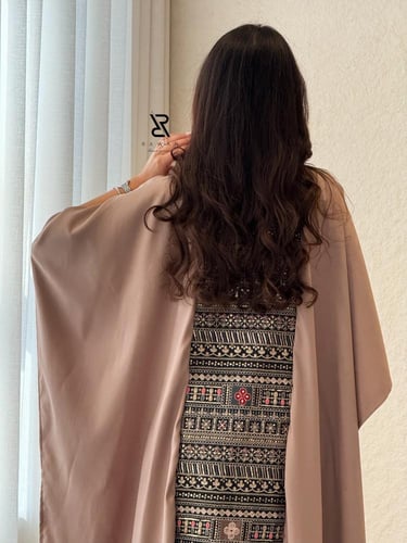 فستان قطعتين بتفاصيل مميزه