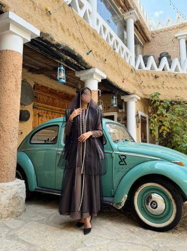 فستان التاسيس باللون البني