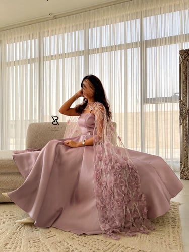 فستان موف بتفاصيل ورد مميز