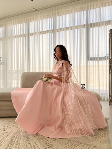 فستان وردي ميكادو بـ اكمام شك