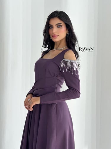 فستان بنفسجي بتفاصيل شك