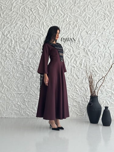 فستان بورغندي بتطريز مميز