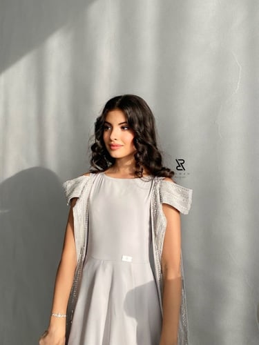 فستان فضي مميز