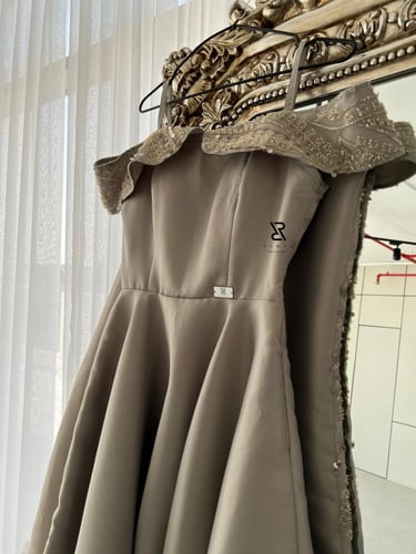 فستان تفاحي ميكادو بـ تفاصيل شك