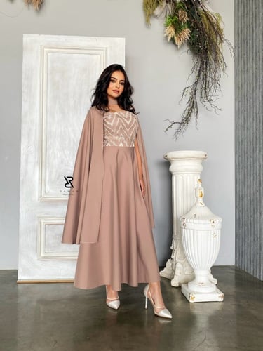 فستان بيج بـقصه اكمام مميزه