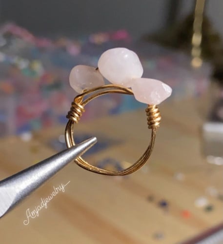 خاتم بحجر وردي