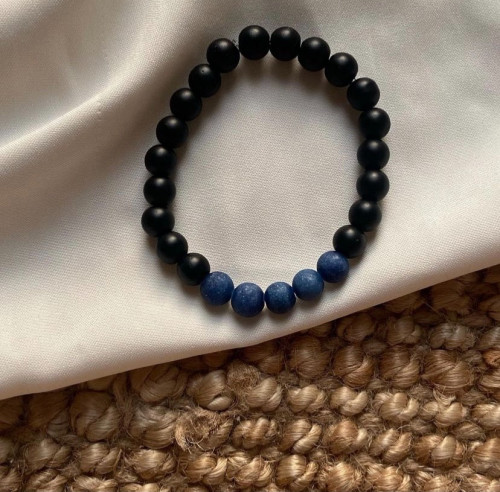 آسورة رجالية بحجر