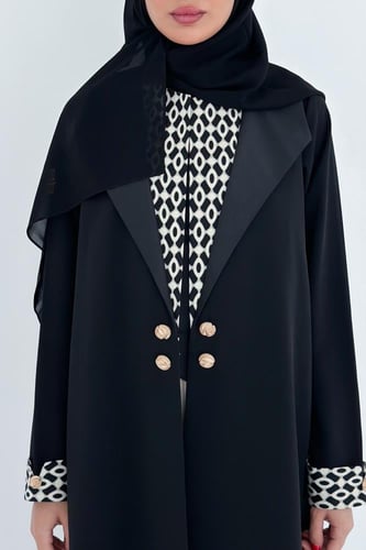 عبايه كريب ياباني وتفته ايطالي بازرار ذهبيه#603