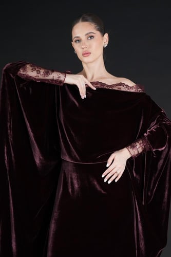 جلابيه مخمل فرنسي اوف شولدر بحزام داخلي للتخصير