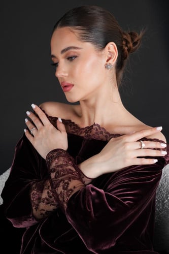 جلابيه مخمل فرنسي اوف شولدر بحزام داخلي للتخصير