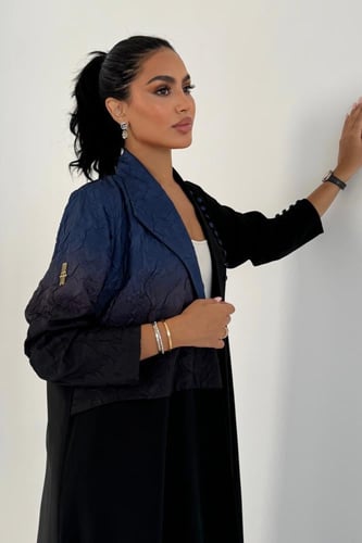 عباية كريب ياباني و تفتة بطرف مموج ازرق واسود #808