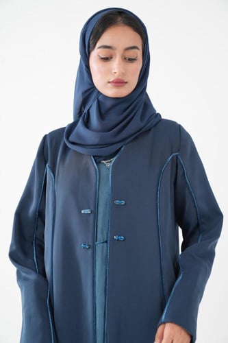 عبايه بليزر باللون الفيروزي محدده بمخمل وسوارفكسي...