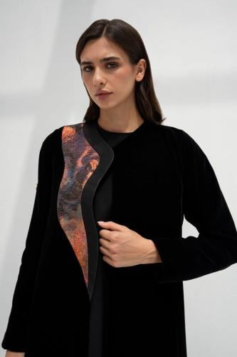 تسليم فوري - عبايه مخمل أسود كوري مزينه بتفته فرنس...