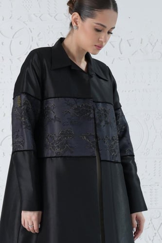 بليزر تفته أسود ودانتيل اسود محدد بذهبي #203